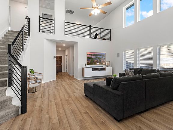 4th image of 2405 Lundy Canyon St