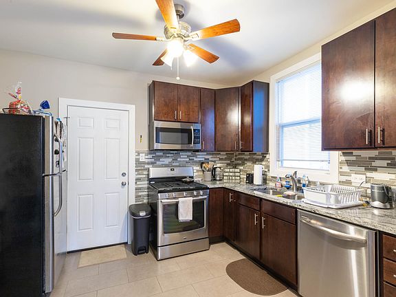 2nd image of 2522 W Shakespeare Ave #1