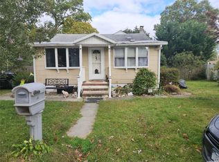 11 Holbrook St, Patchogue, NY 11772