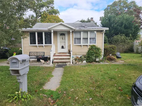 11 Holbrook Street, Patchogue, NY 11772
