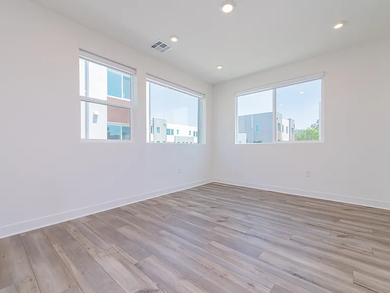 589 S Lyon St — Photo 5