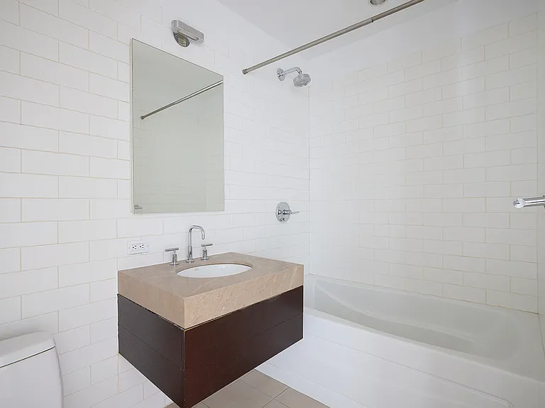 500 W 53rd St #6A — Photo 14