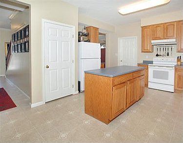 5th image of 905 Arberdeen Dr