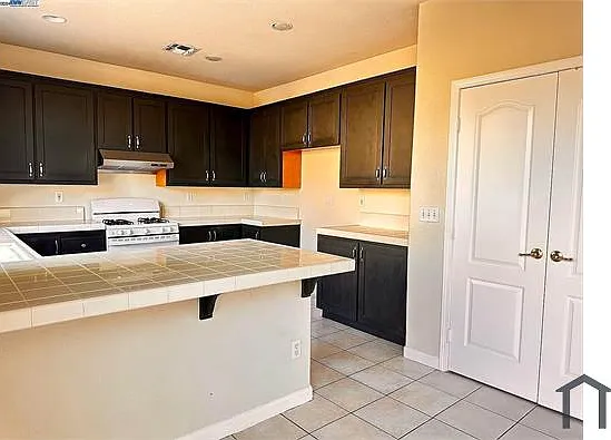 821 Tulare Dr — Photo 10