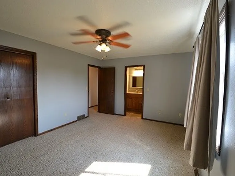 4401 E Oak St — Photo 8