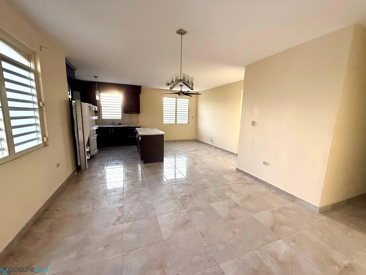 3 bed, 2.5 bath, 2500 sqft, $2,300 — Photo 3