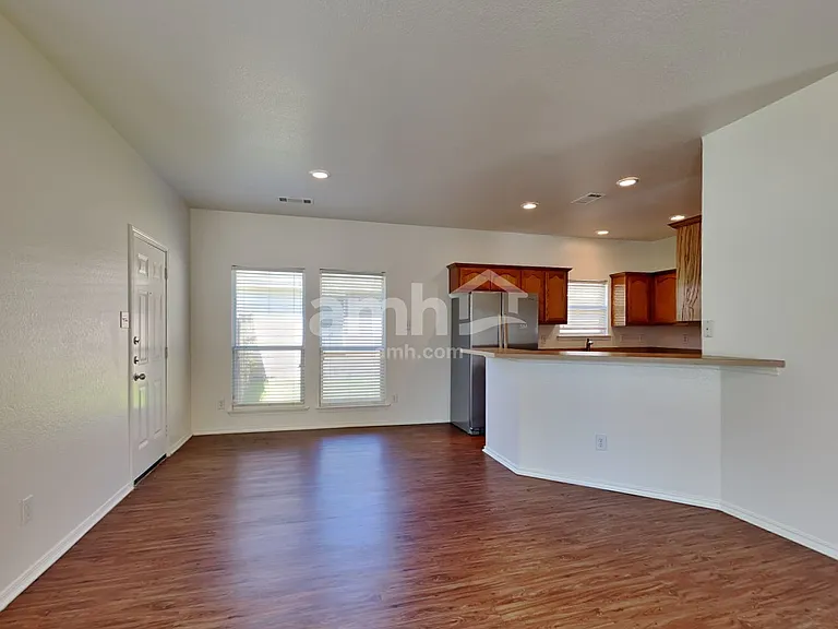 1137 Boxwood Dr — Photo 5