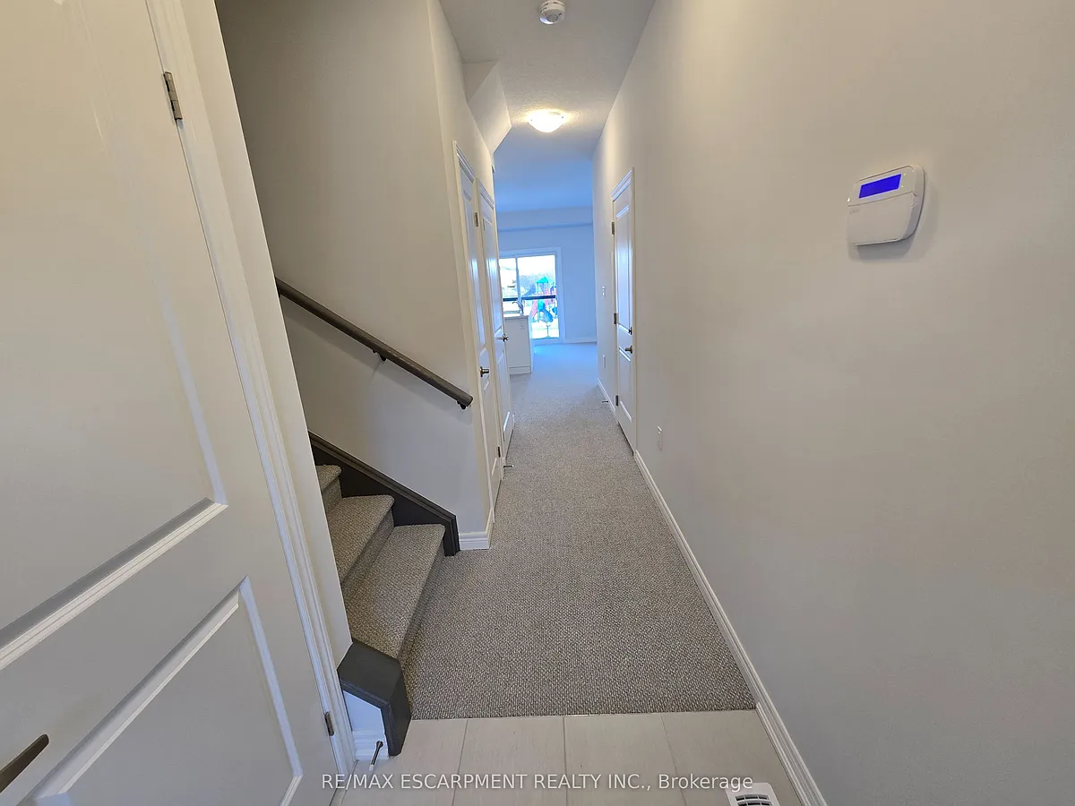 Building Photo - 205 Thames Way #5