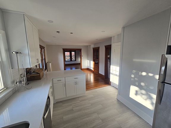 4th image of 17 Milton Ave #2