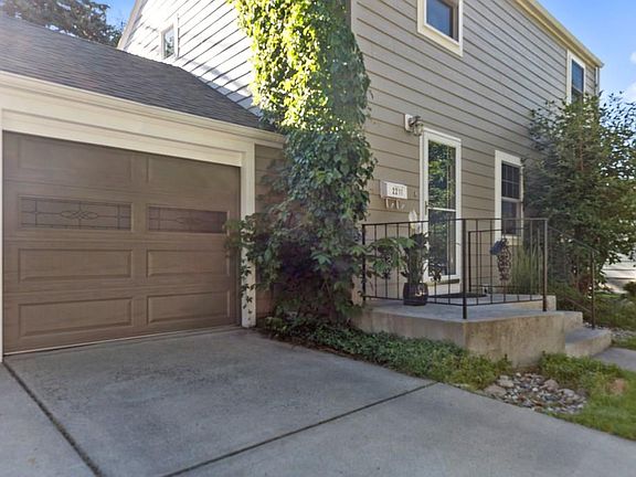 4th image of 2211 Elm St