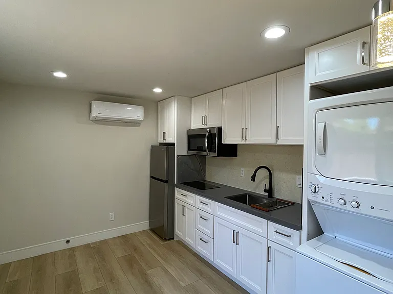 2525B Waverley St — Photo 5