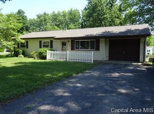 1632 E Walnut St, Chatham, IL 62629