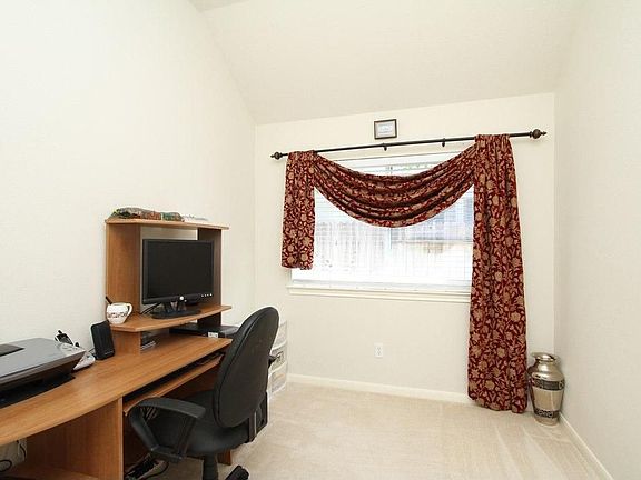 3rd image of 15834 Pleasant Green Cir