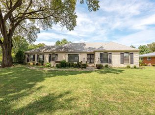1901 Decatur Dr, Louisville, KY 40218