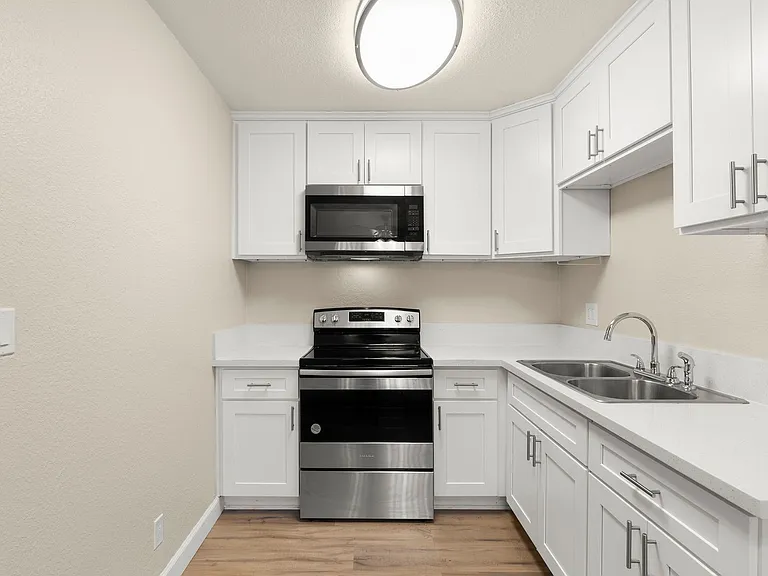 Briarwood Apartments - Riverside, CA — Photo 38