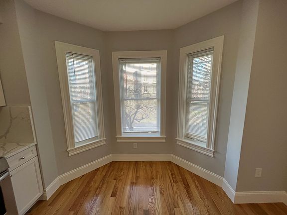 4th image of 372 Oxford St #4D