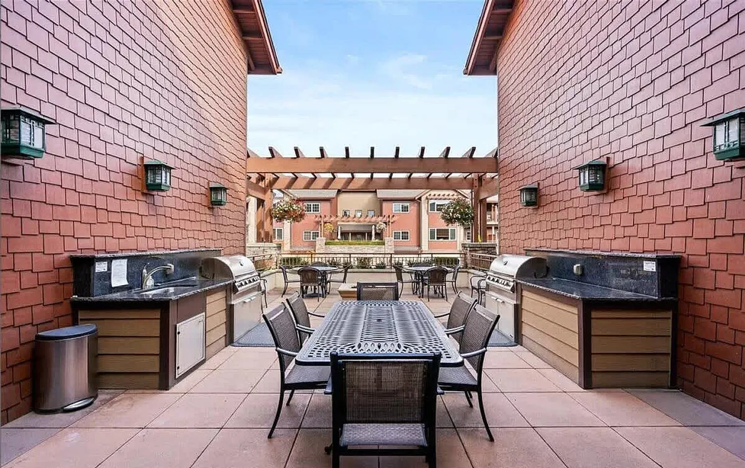 2 bed, 2.0 bath, 1194 sqft, $4,788 — Photo 2
