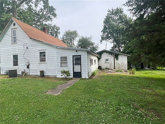 5th image of 207 N Steele St