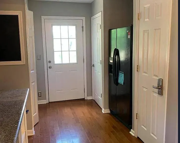 5202 Indiana Ave — Photo 3