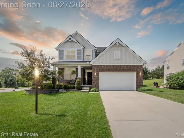 2241 Kenan Dr, Wixom, MI 48393