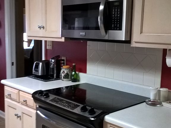 4th image of 620 Justin Dr