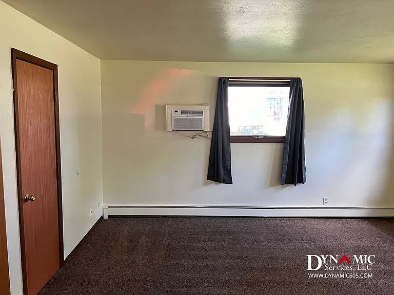 217 S Summit Ave — Photo 3