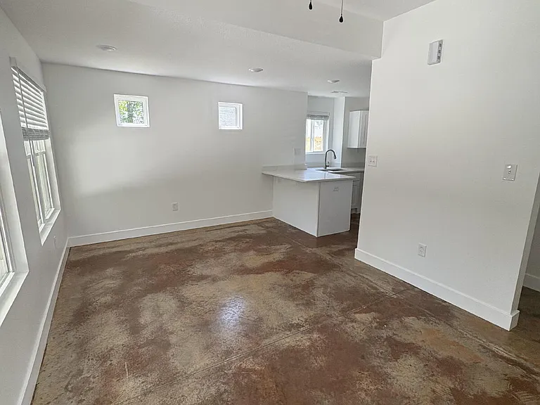 708 N William St #102 — Photo 4