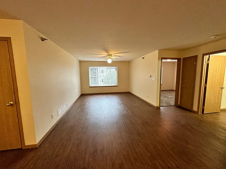 223 Crystal St — Photo 4