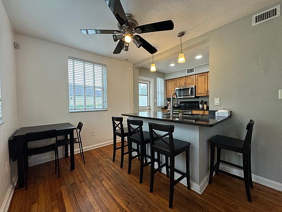 5th image of 601 Swann Dr #A