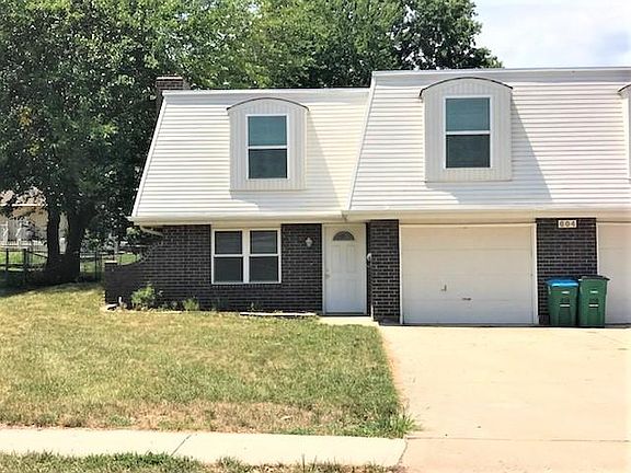 2nd image of 604 NE Magellan Ave
