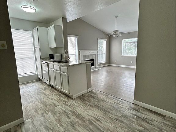 4th image of 3900 Woodchase Dr APT 120