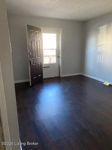 3 bed, 1.0 bath, 984 sqft, $1,350 — Photo 3