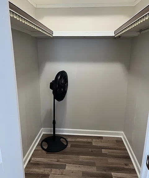 Walk in closet