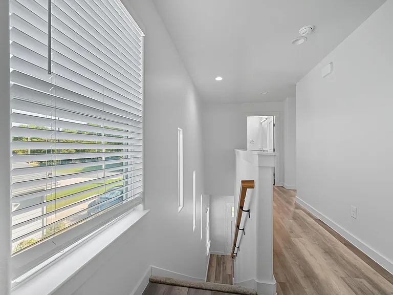 422 N Elliott St — Photo 16