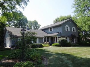 2 Pinewood Ct, Racine, WI 53402