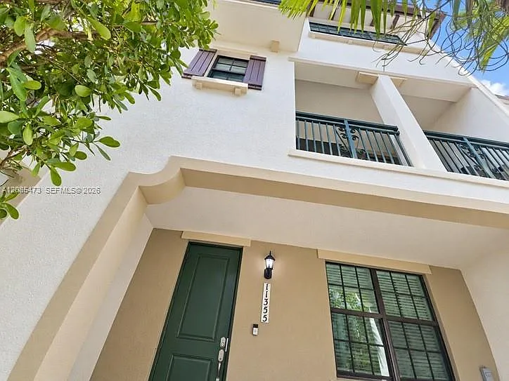 Pembroke Lakes South — Photo 2
