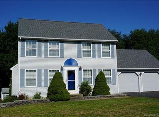 23 Columbia Dr, Manchester, CT 06042