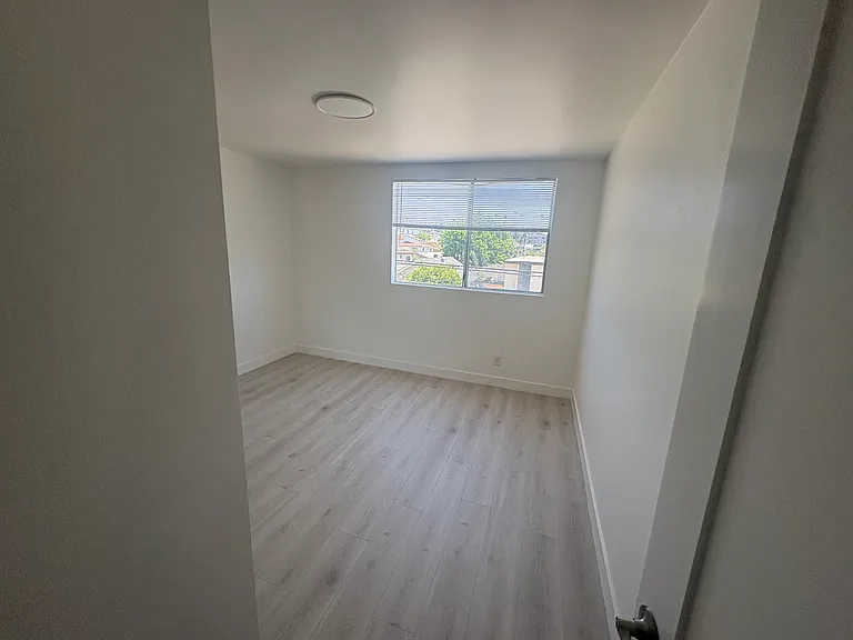 525 N Madison Ave #201 — Photo 4