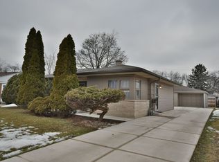 632 Merle Ln, Wheeling, IL 60090
