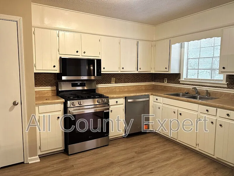3 bed, 2.5 bath, 2025 sqft, $1,750 — Photo 4
