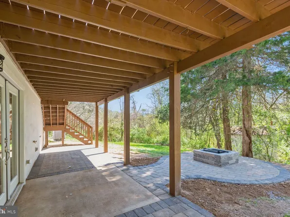 638 Apple Orchard Dr, Linden, VA 22642
