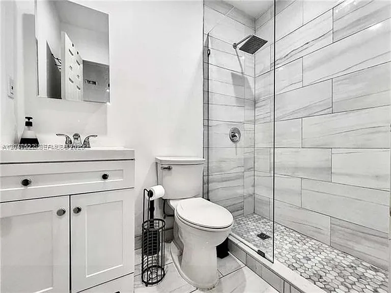 947 NE 149th St #947 — Photo 14