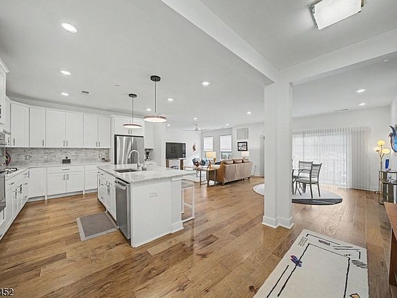 5th image of 13 Whitney Ave #13
