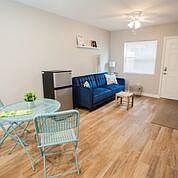 4th image of 820 W Amelia Ave #B