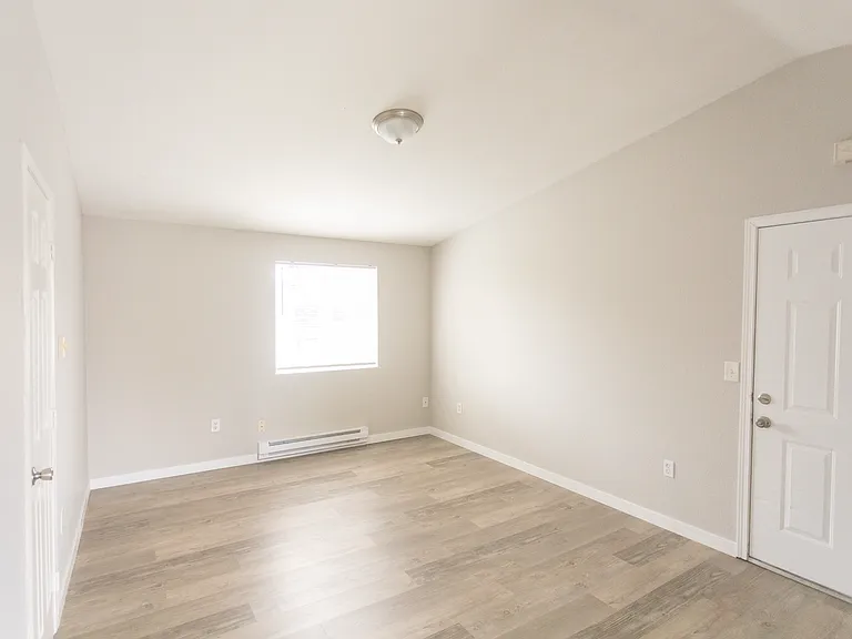 Montclair Apartments — Photo 7