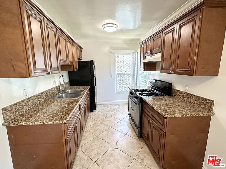 1215 N Hayworth Ave #203 — Photo 6