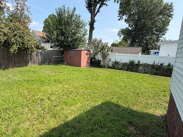 810 Walnut St — Photo 13