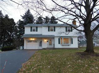 20 Royal Oak Dr, Rochester, NY 14624