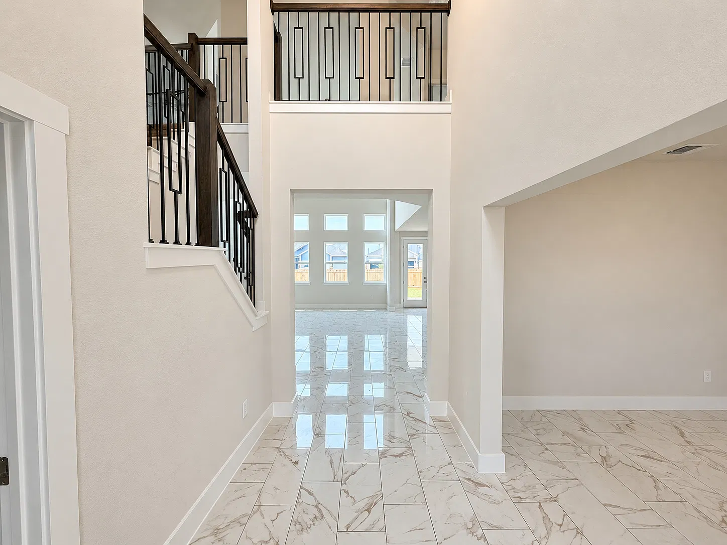 4 bed, 2558 sqft, $2,750 — Photo 3