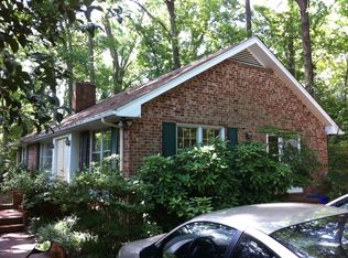 2 Marilyn Ln, Chapel Hill, NC 27514